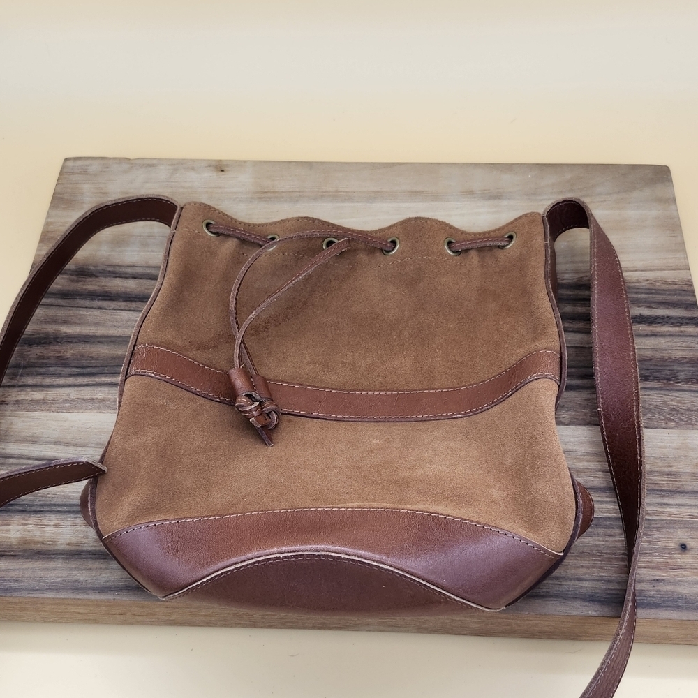 CLEARANCE! Lucky Brand 100% Real Leather Bucket Bag, Like New Condition - Picture 2 of 7